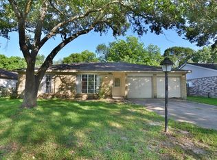 930 Beachcomber Ln, Houston, TX 77062