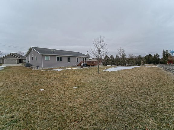 5th image of 922 Conn St