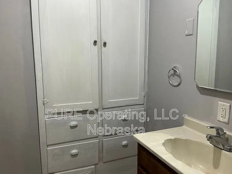 810 E Erie St #1 — Photo 13