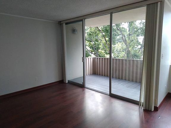 5th image of 1740 Upas St APT 4