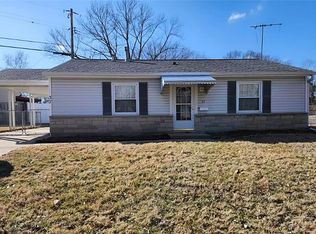 37 Mercury Dr, Florissant, MO 63031