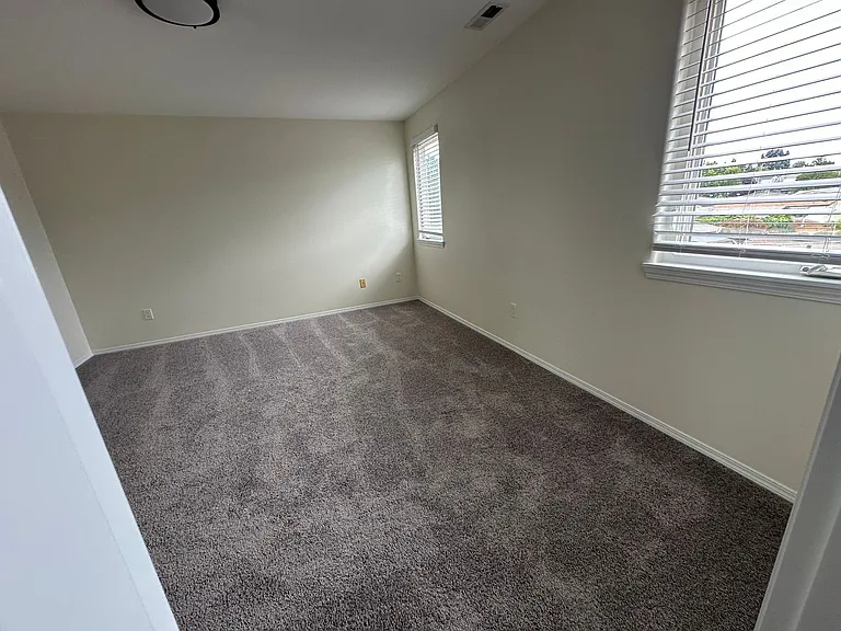 7602 NE 52nd St — Photo 14