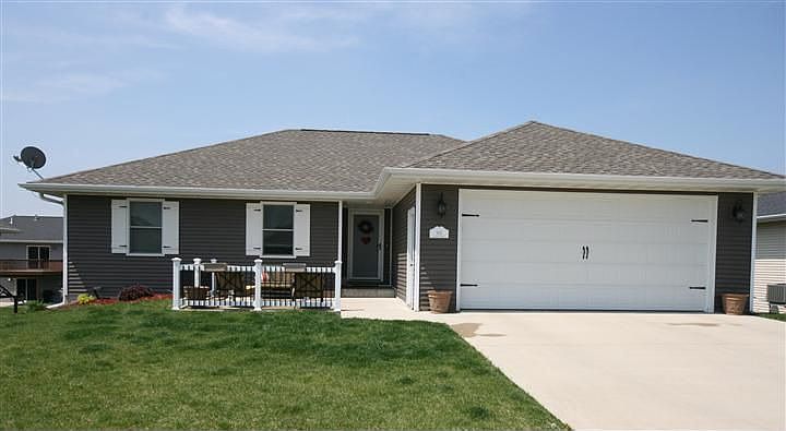 1st image of 305 Lezlie Dr