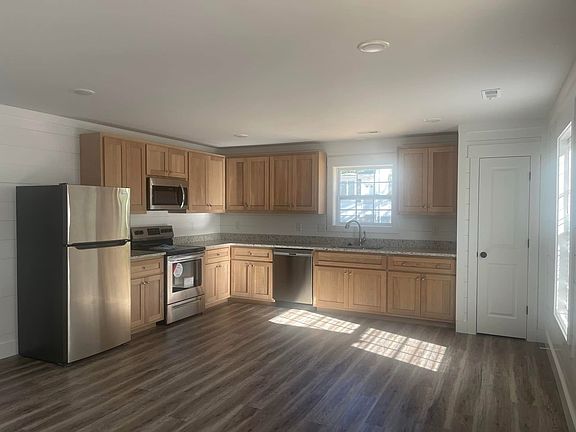 2nd image of 121 N Henderson Ave