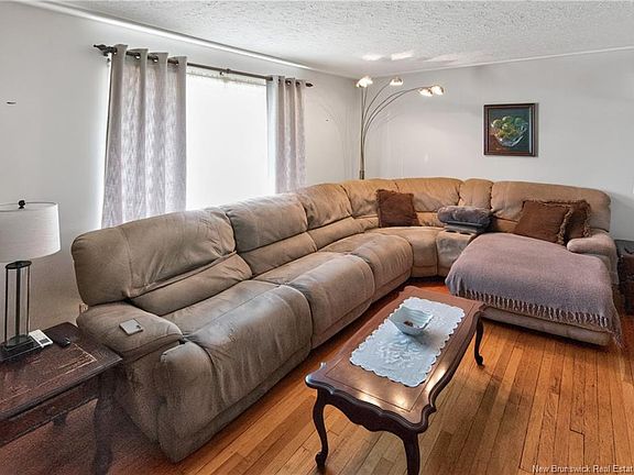 4th image of 88 Walsh St