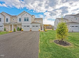 8 Kendra Ct, Cohoes, NY 12047