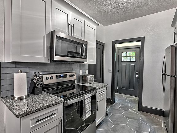 5th image of 703 E 43rd St