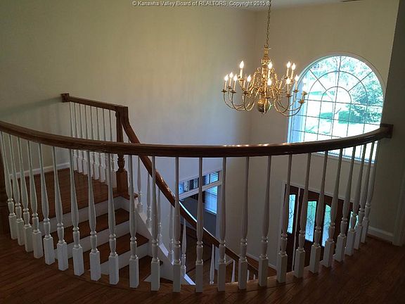 3rd image of 19 Hawkesyard Ln