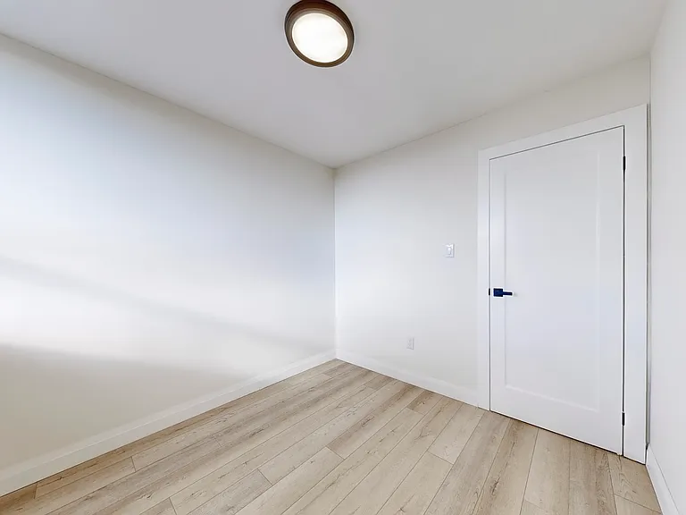 675 Martin Grove Rd — Photo 16