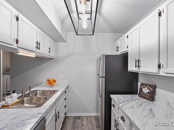 5th image of 4231 Eastcastle Ct SE #19