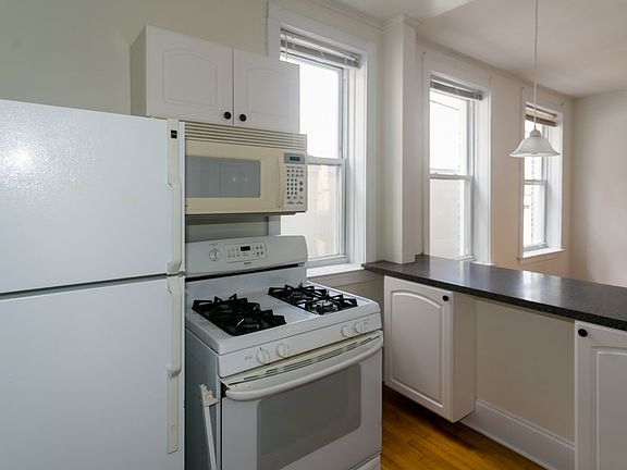 4th image of 4348 N Winchester Ave APT 1S