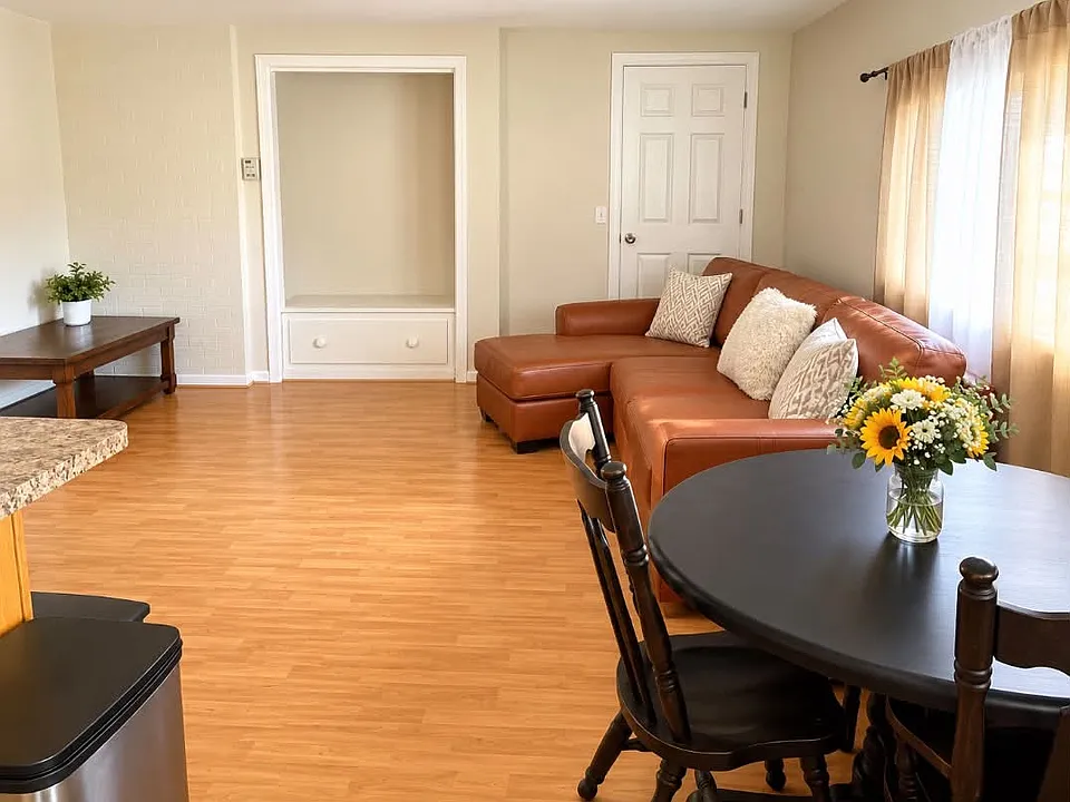 216 Hall Ave