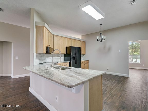 4th image of 121 BARTRAM PARKE Drive