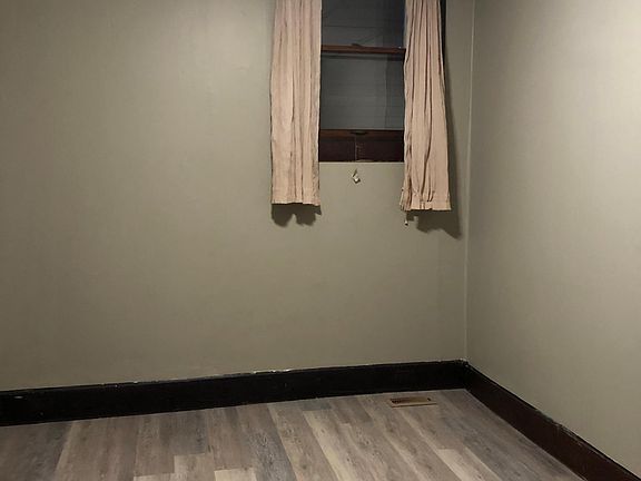 One of 2 1st floor bedrooms. the other is similar size, 2 windows and same color.