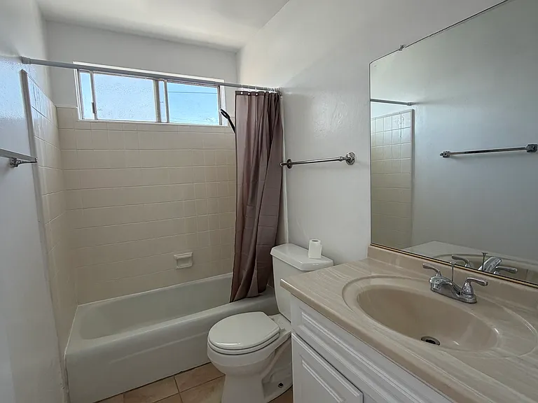 1550 S Bundy Dr #6 — Photo 5