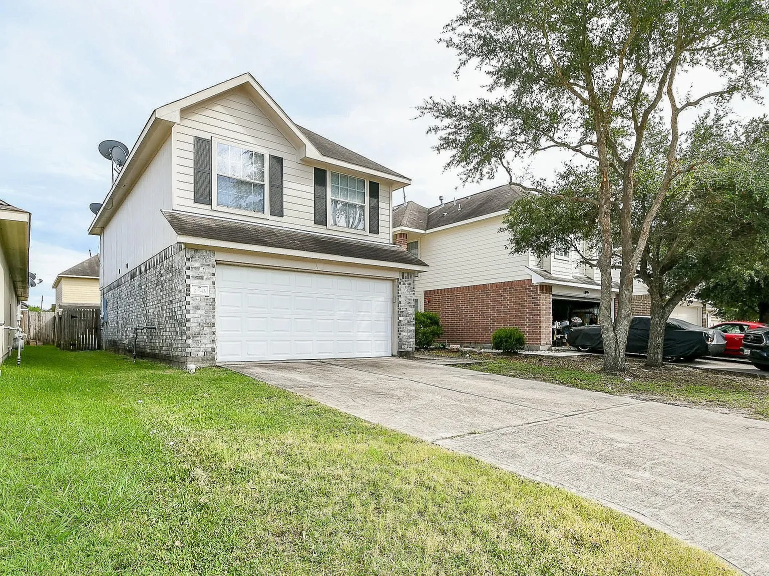 4 bed, 2.5 bath, 1556 sqft, $1,900 — Photo 1