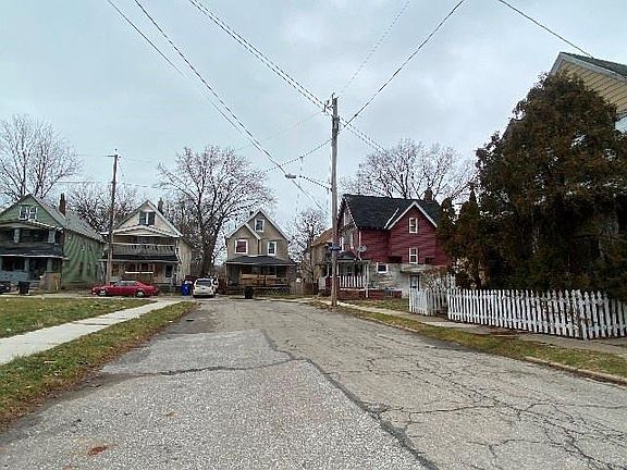 5th image of 485 E 106th St