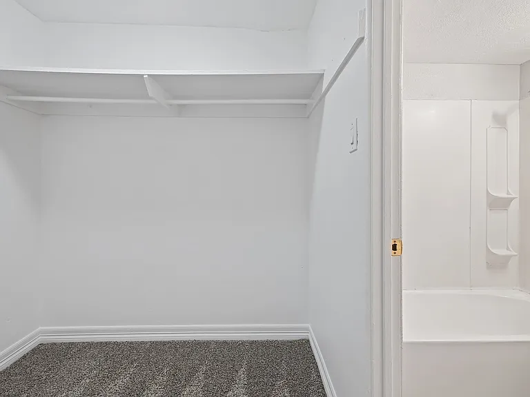 Skylark Apartments — Photo 50