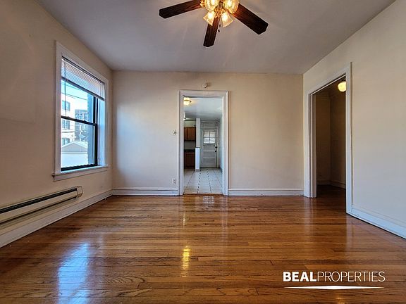 5th image of 1117 W Oakdale Ave APT 1B