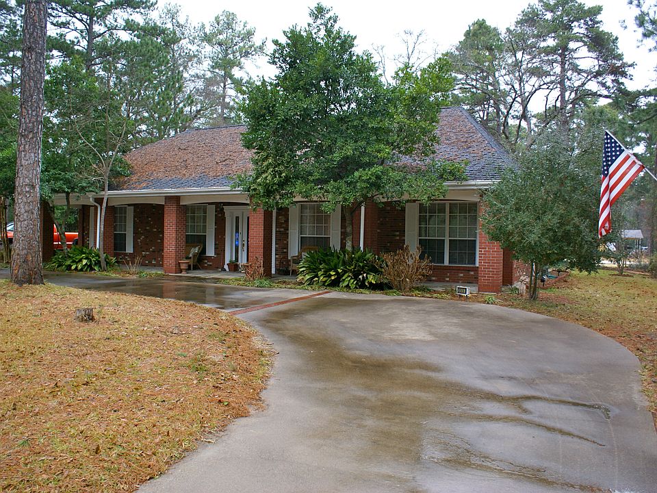 Lovely Home w/Circle Dr