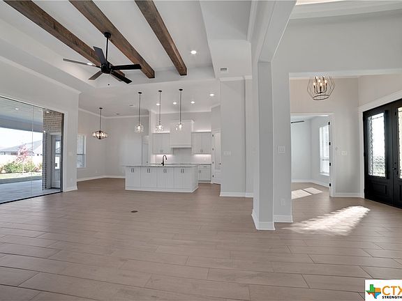 4th image of 606 Eagle Heights Dr