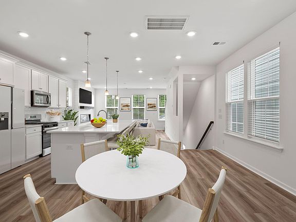 3rd image of 1816 Helm Ave