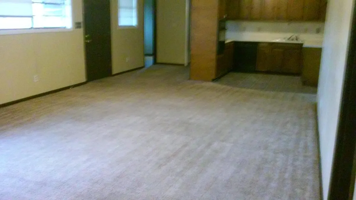 Building Photo - 15670 Sandy Ridge Rd