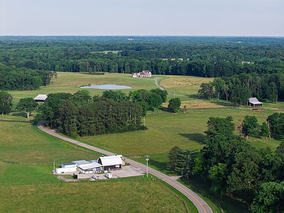 2nd image of 555 Williams Rd