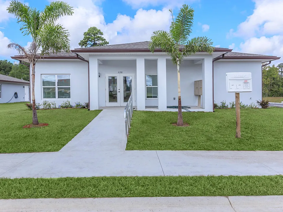 Sandcastle Manor Apartments
