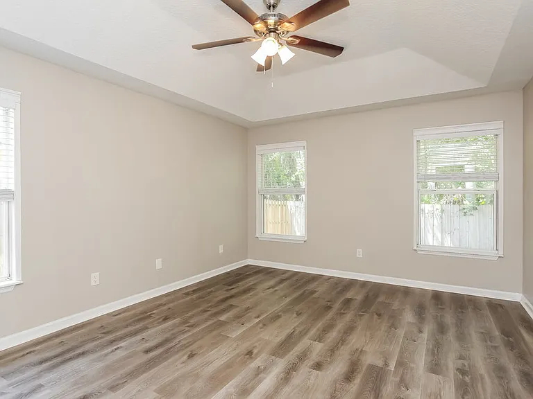 392 Bostwick Cir — Photo 10