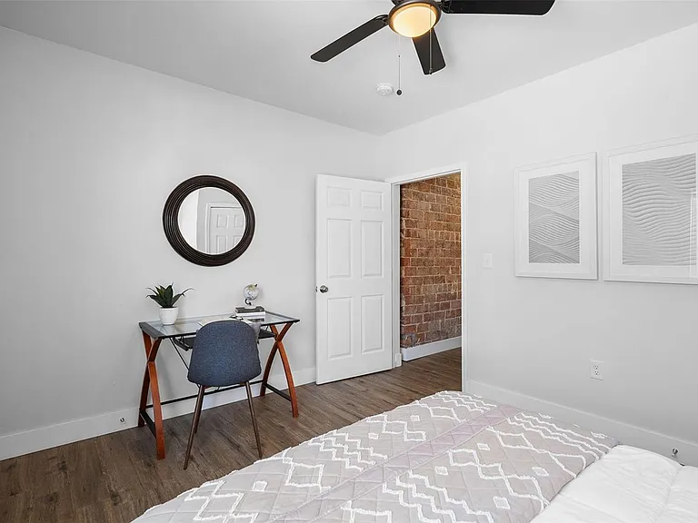 5303 Bancroft Ave #2W — Photo 14