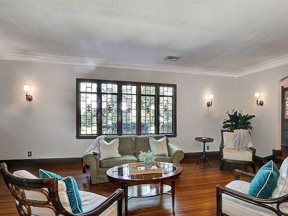 5th image of 170 Oxford Blvd