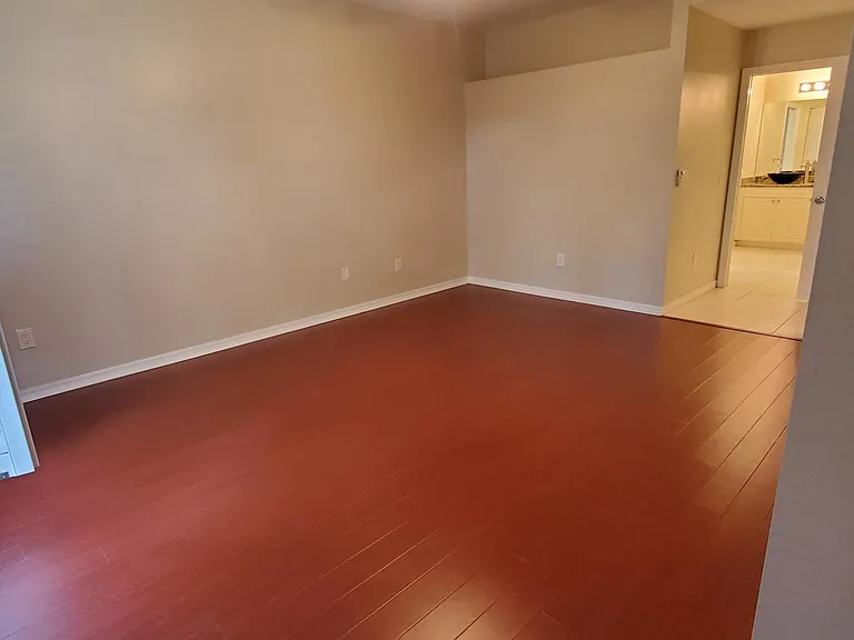 5421 Admiral Way — Photo 24