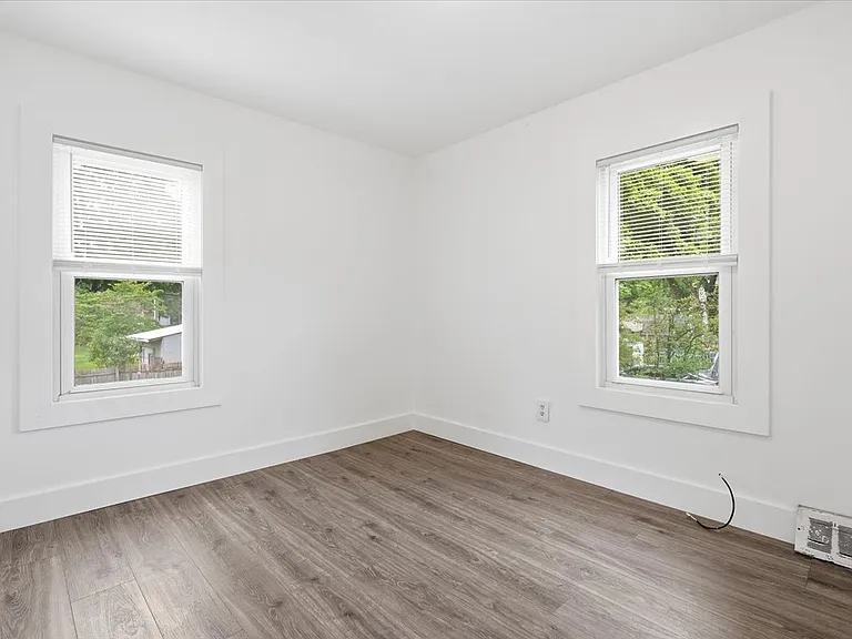 66 Penn St — Photo 18