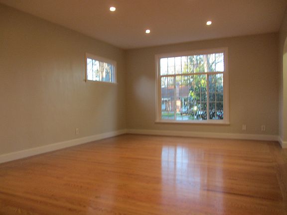 5th image of 3232 11th Ave