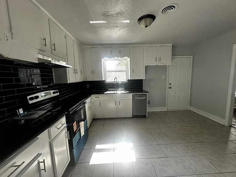 929 Brown Trl — Photo 6