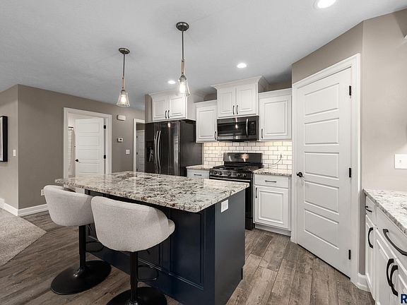 5th image of 2502 N Lammers Ct