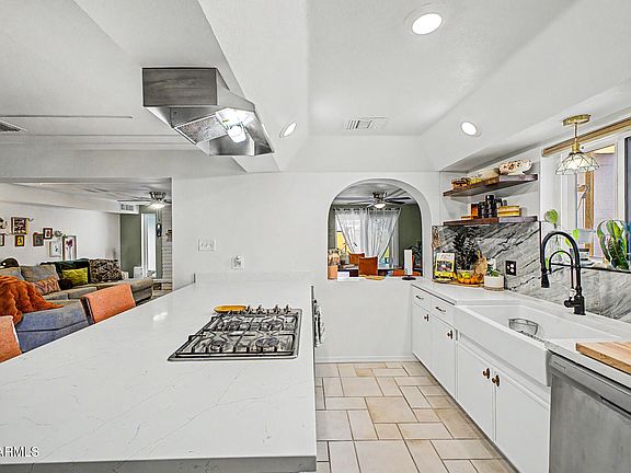 3rd image of 3028 W LAUREL Lane