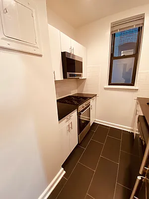 Rented by Metropolis Real Estate of Manhattan | media 8