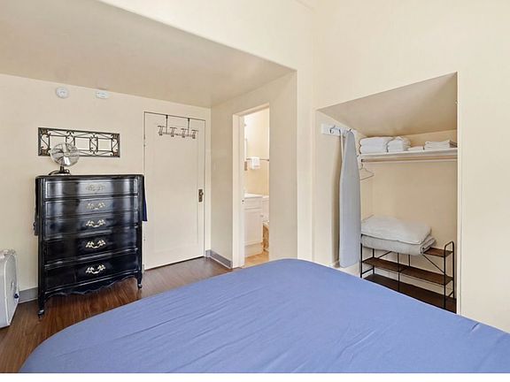 5th image of 327 6th St APT 2