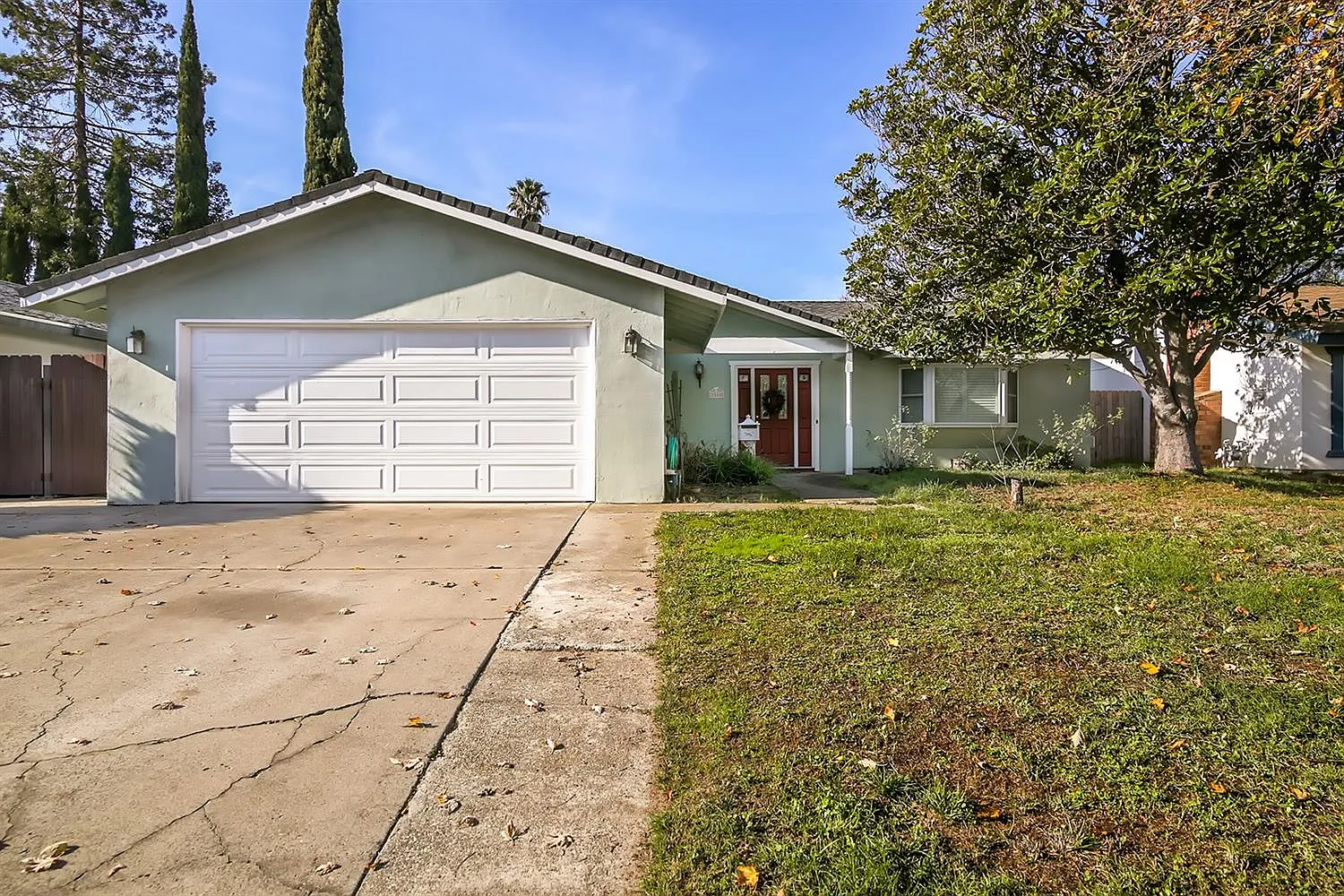 2860 Hyannis Way photo 1