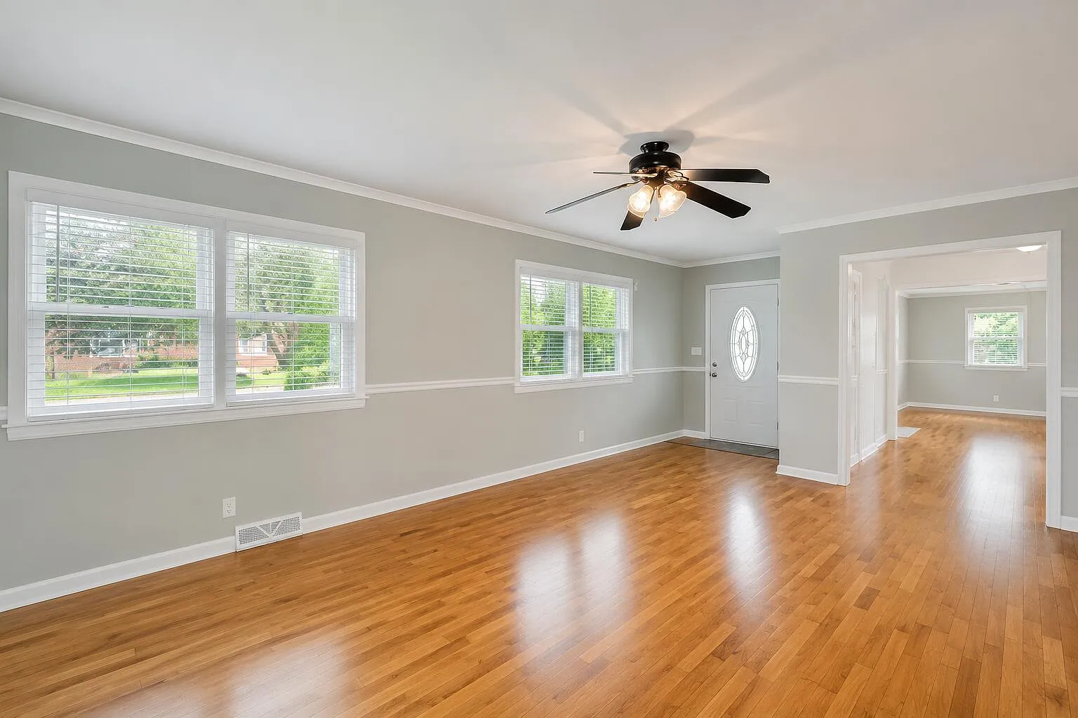 3 bed, 1.5 bath, 1579 sqft, $2,200 — Photo 2