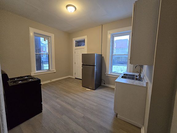 5th image of 2719-2721 Osage St #1F
