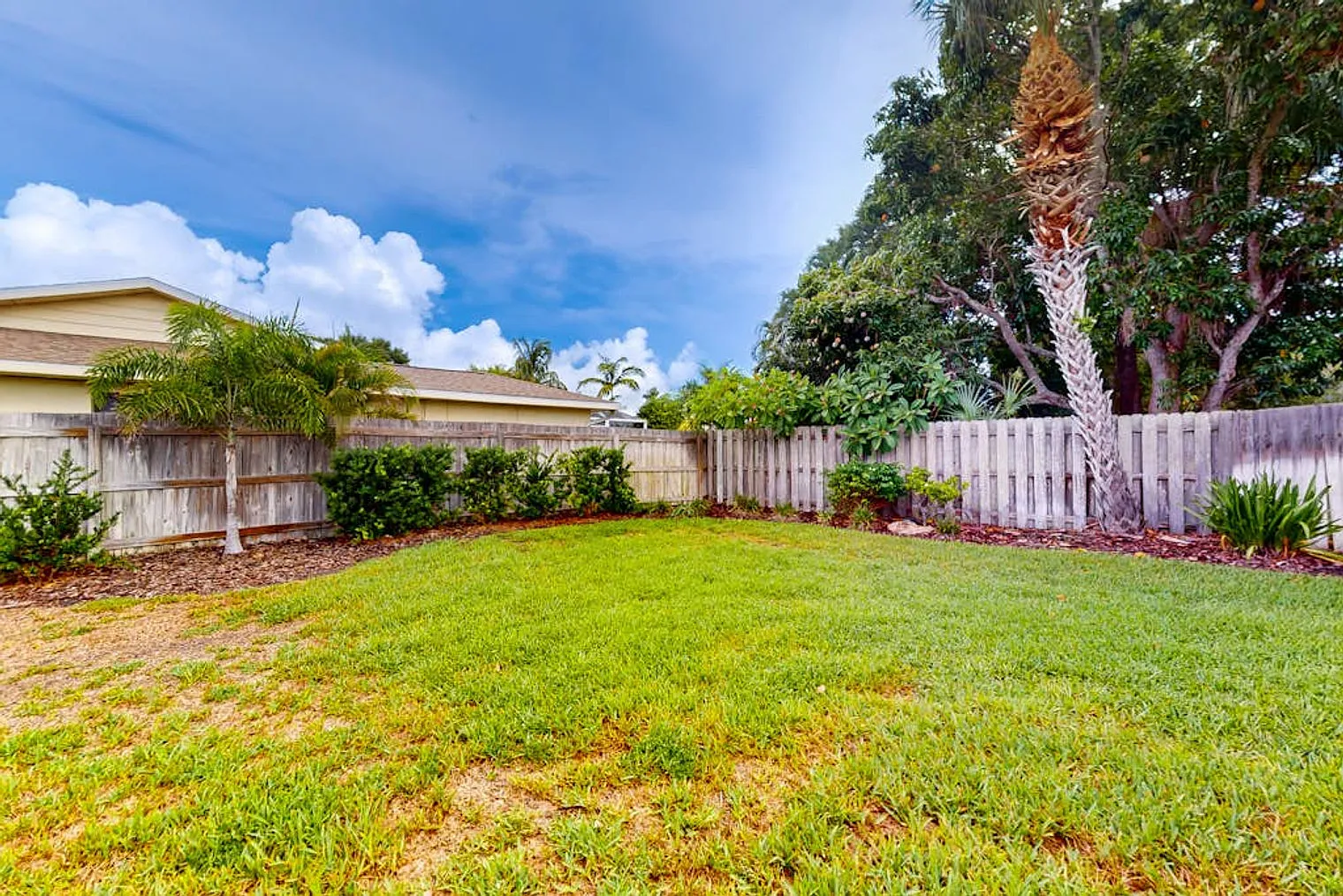 3 bed, 2.0 bath, 1700 sqft, $4,990 — Photo 4