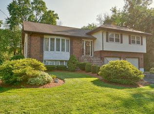 108 Woodcliff Dr, Waltham, MA 02452