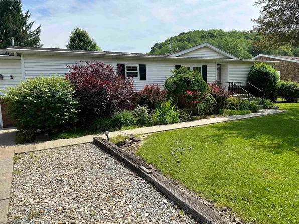 277 Lunsford St, Weston, WV 26452