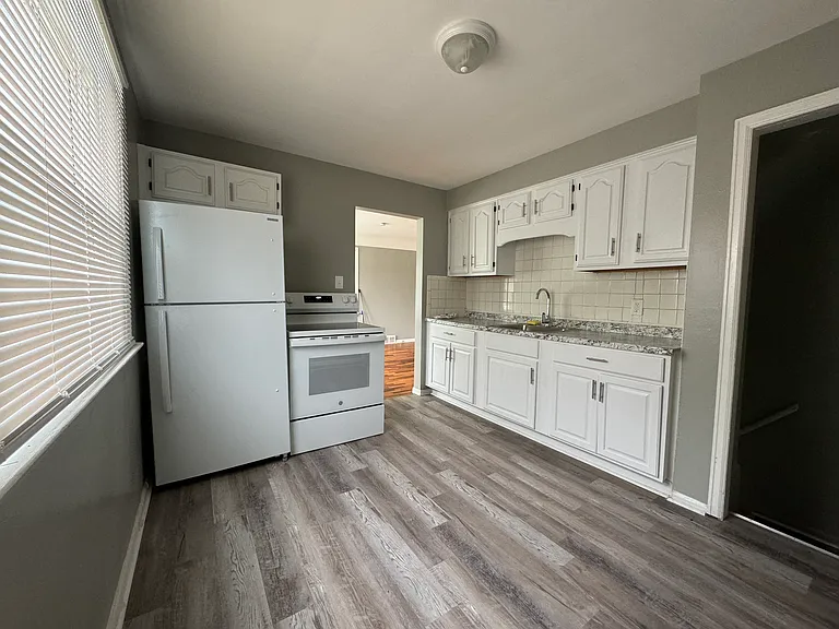 3521 Brown St — Photo 6