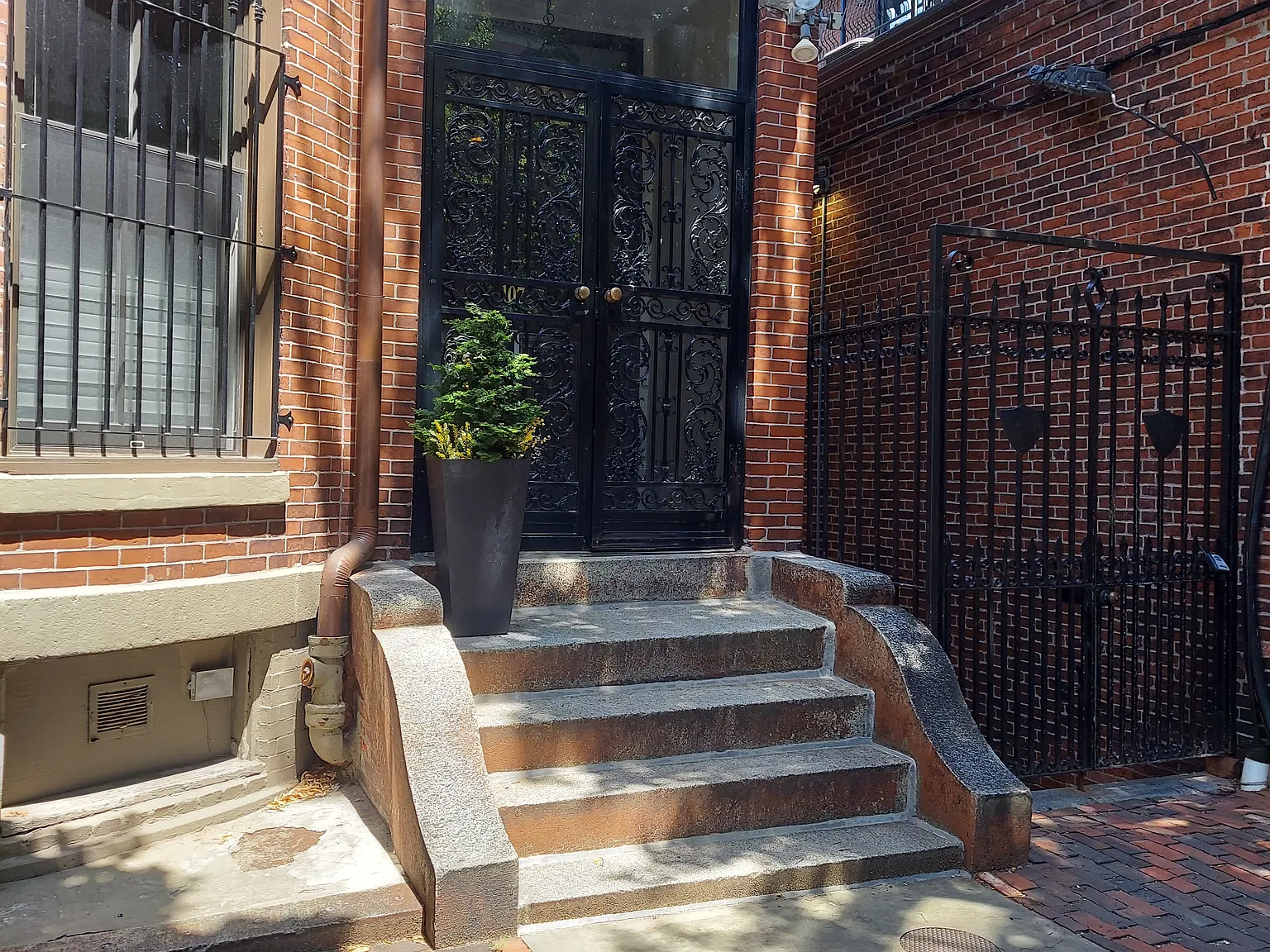 Studio, 425 sqft, $2,900 — Photo 1