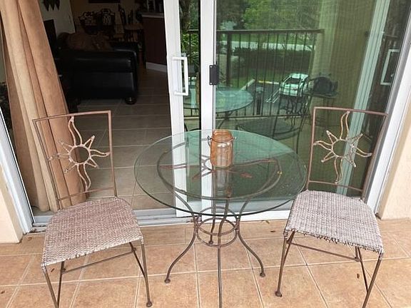 3rd image of 923 Villa Cir #923