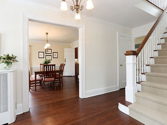 3rd image of 125 Beach Ave